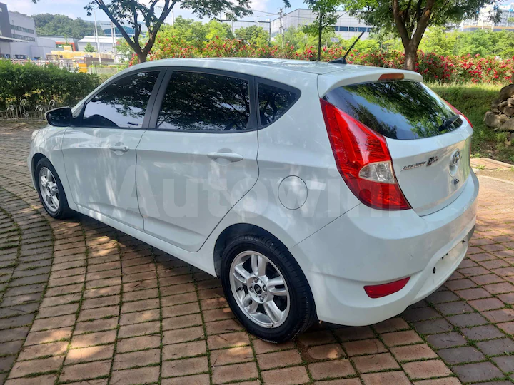 Hyundai Accent 2011 — 3