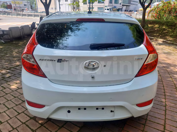 Hyundai Accent 2011 — 4