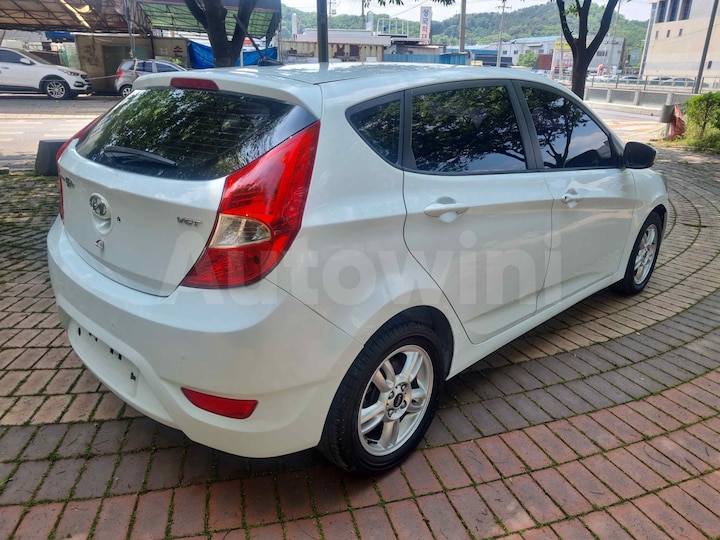 Hyundai Accent 2011 — 5
