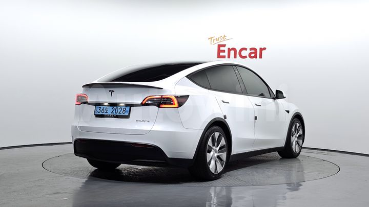 Tesla Model Y 2021 — 2