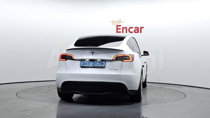 Tesla Model Y 2021 — 4