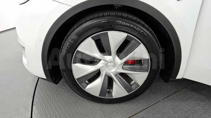 Tesla Model Y 2021 — 5