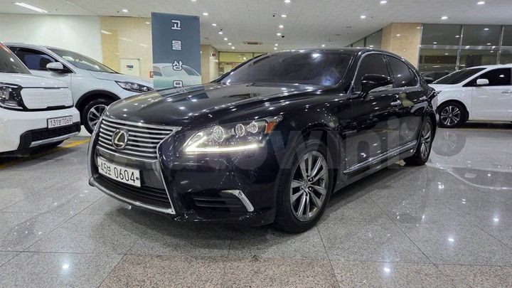 Lexus LS