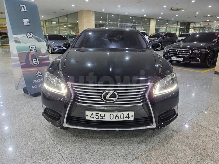 Lexus LS