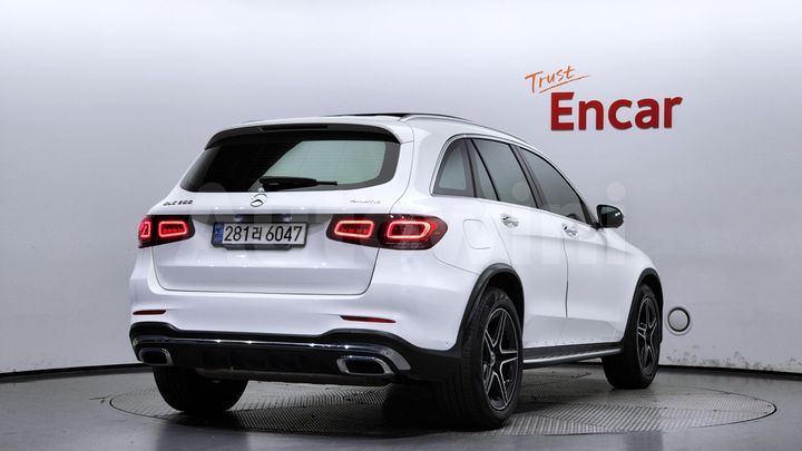 Mercedes Benz GLC Class 2022 — 2