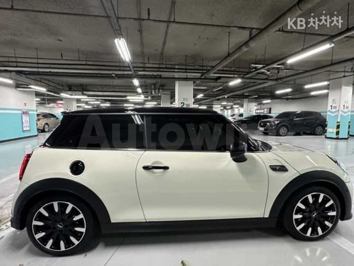 Mini Cooper 2023 — 3