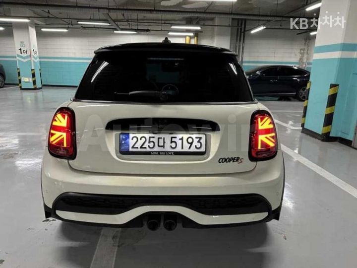 Mini Cooper 2023 — 4