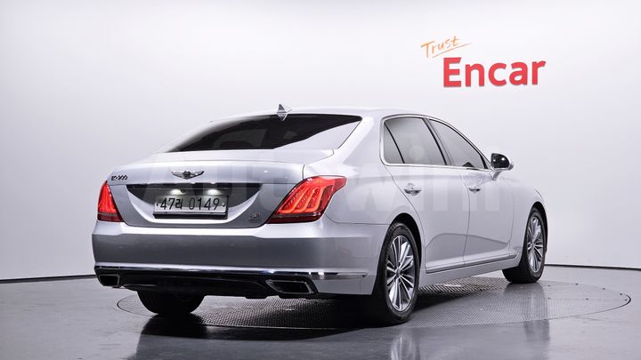 Genesis EQ900 2017 — 2