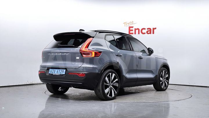 Volvo XC40 2022 — 2