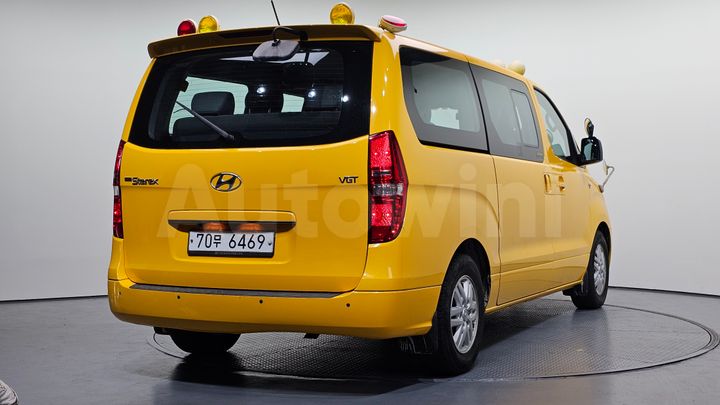 Hyundai Starex 2017 — 2