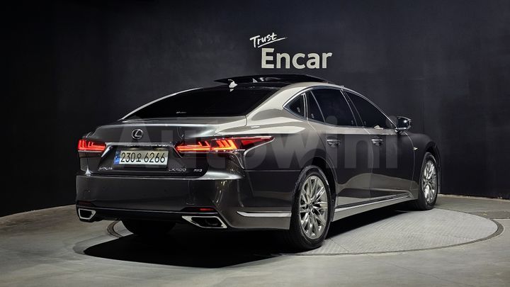 Lexus LS