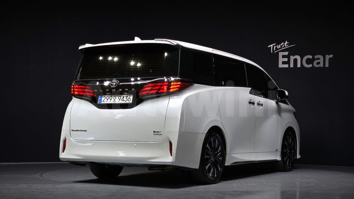 Toyota Alphard 2024 — 2