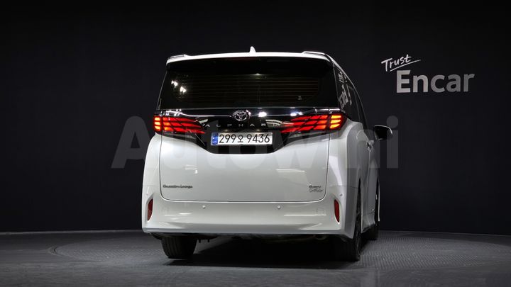 Toyota Alphard 2024 — 4