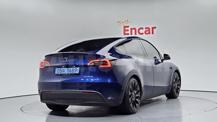 Tesla Model Y 2021 — 3