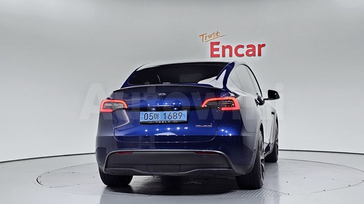 Tesla Model Y 2021 — 5