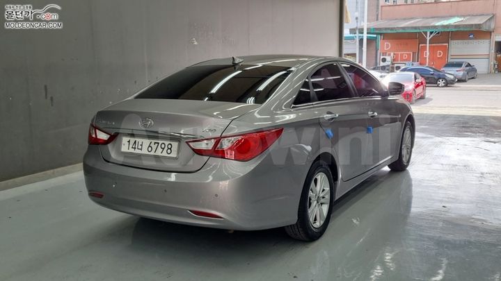 Hyundai Sonata 2011 — 2