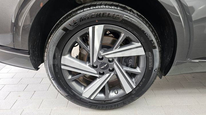 Genesis GV70 2025 — 5