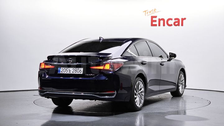 Lexus ES 2023 — 2