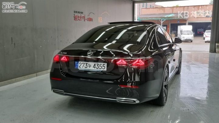 Mercedes Benz E Class 2024 — 2