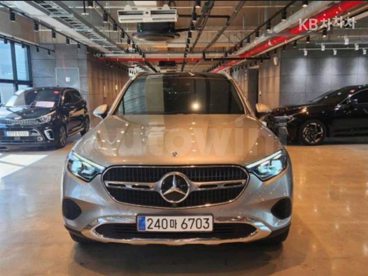 Mercedes Benz GLC Class 2024 — 2