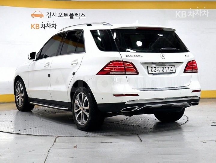 Mercedes Benz GLE Class 2016 — 4