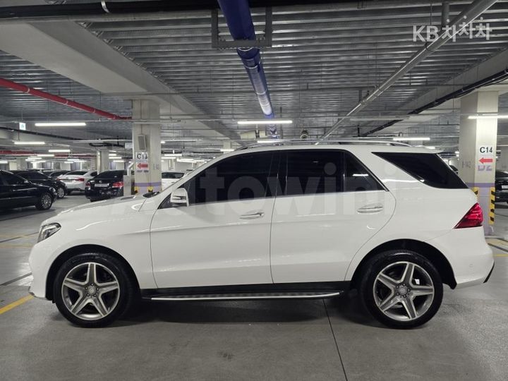 Mercedes Benz GLE Class 2016 — 3