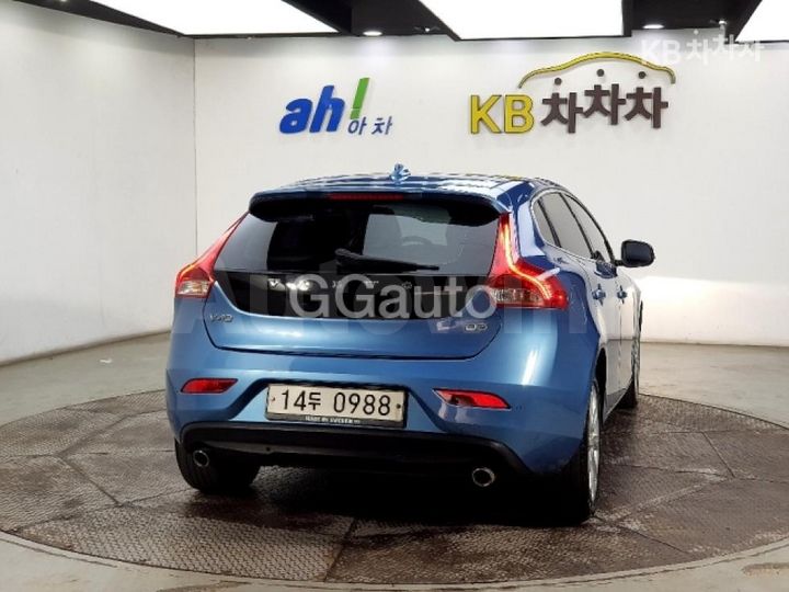 Volvo V40 2016 — 3