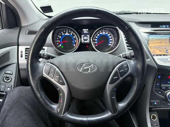 Hyundai Avante 2015 — 4