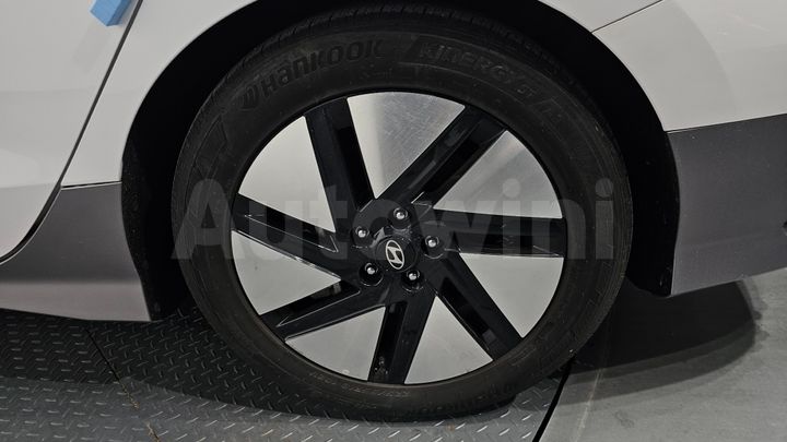 Hyundai Ioniq 2023 — 5