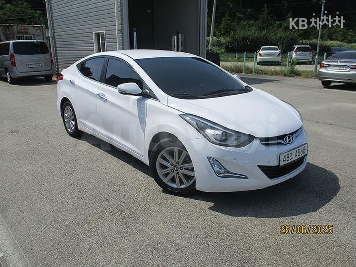 Hyundai Avante 2015 — 3
