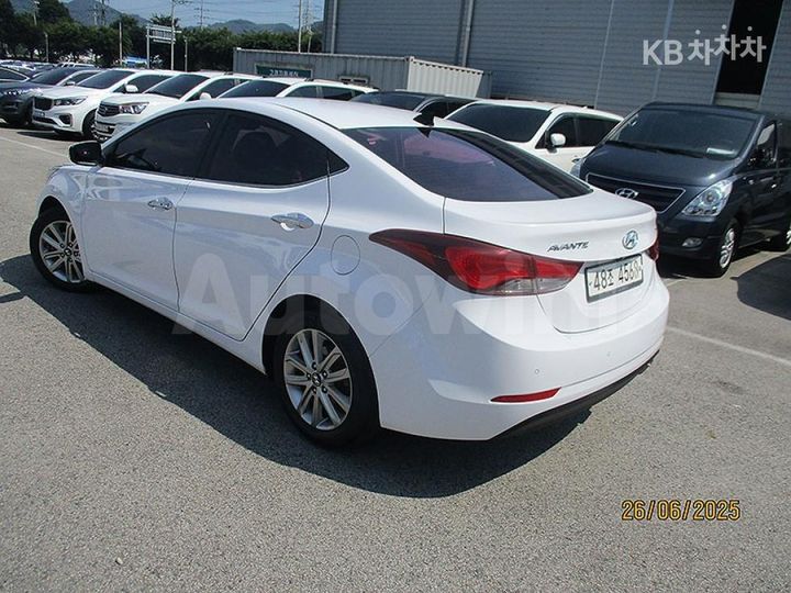 Hyundai Avante 2015 — 4