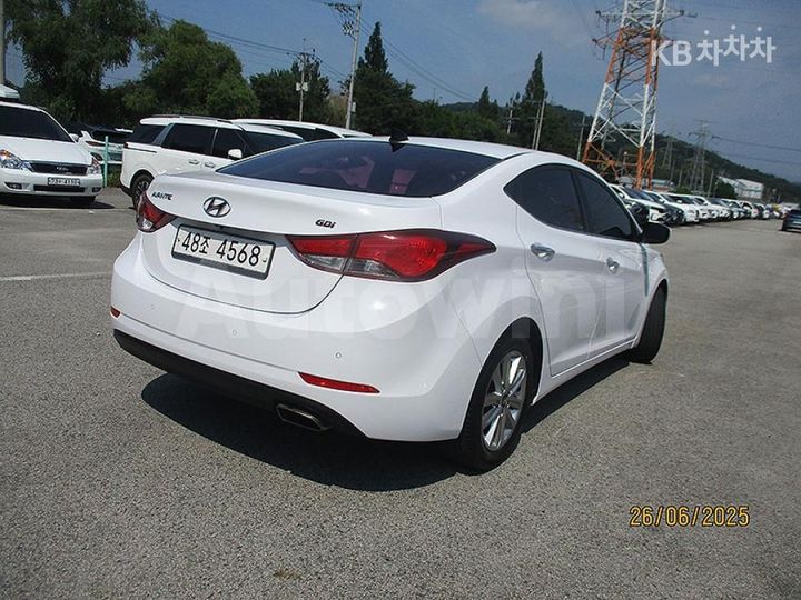Hyundai Avante 2015 — 5