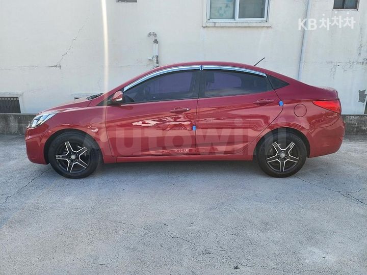 Hyundai Accent 2011 — 3