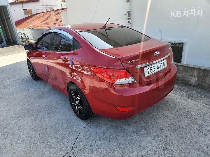 Hyundai Accent 2011 — 4