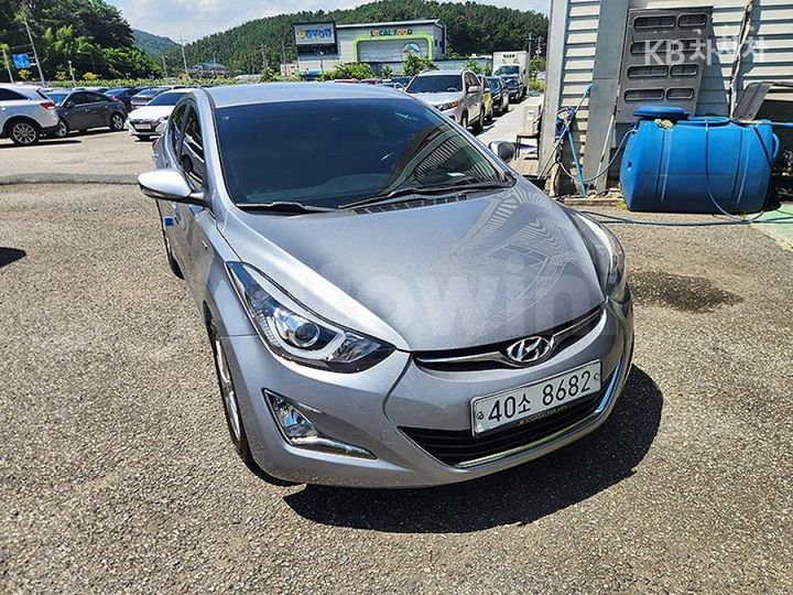Hyundai Avante 2015 — 3