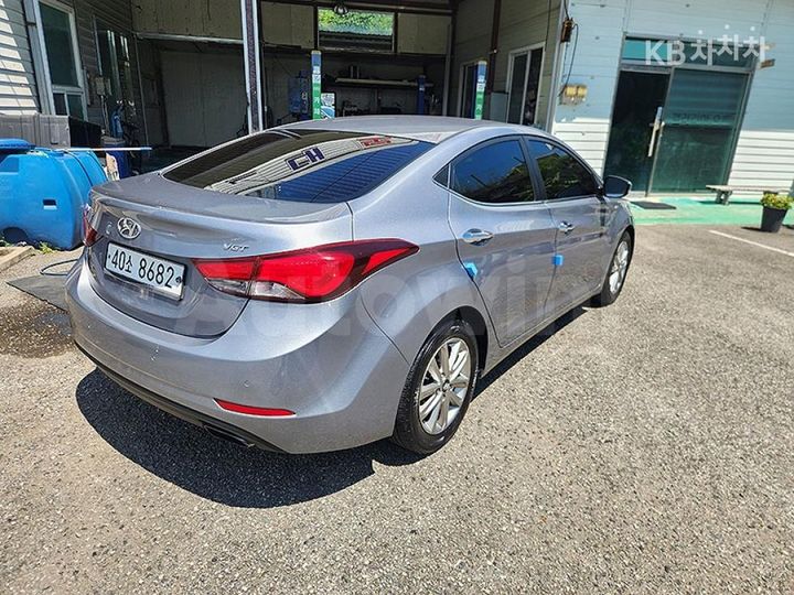 Hyundai Avante 2015 — 4