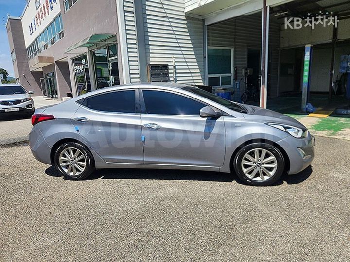 Hyundai Avante 2015 — 5