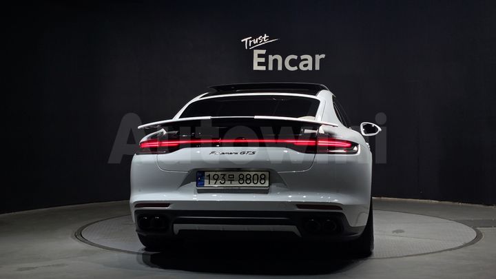 Porsche Panamera 2021 — 4