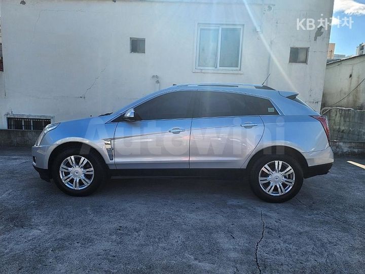 Cadillac SRX 2011 — 3