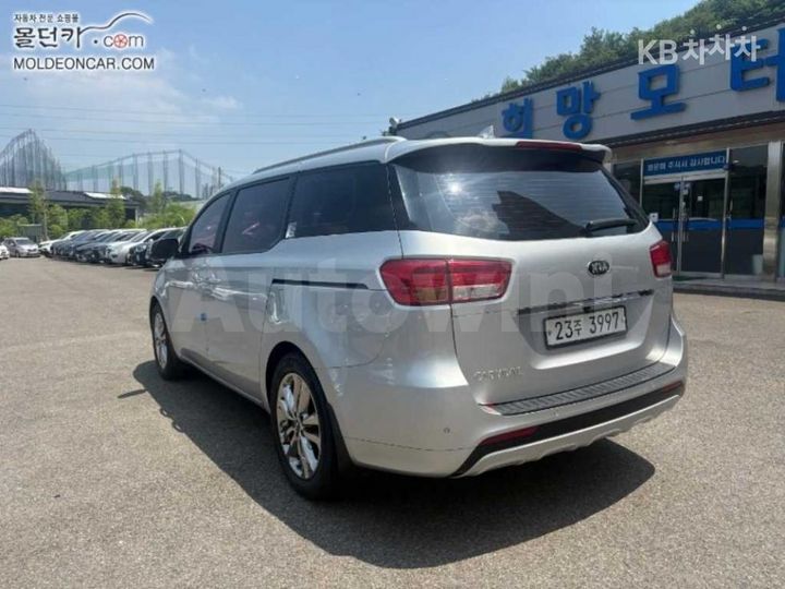 Kia Carnival 2015 — 5