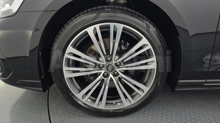 Audi A8 2023 — 5