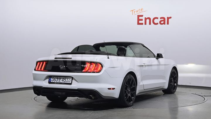 Ford Mustang 2021 — 2