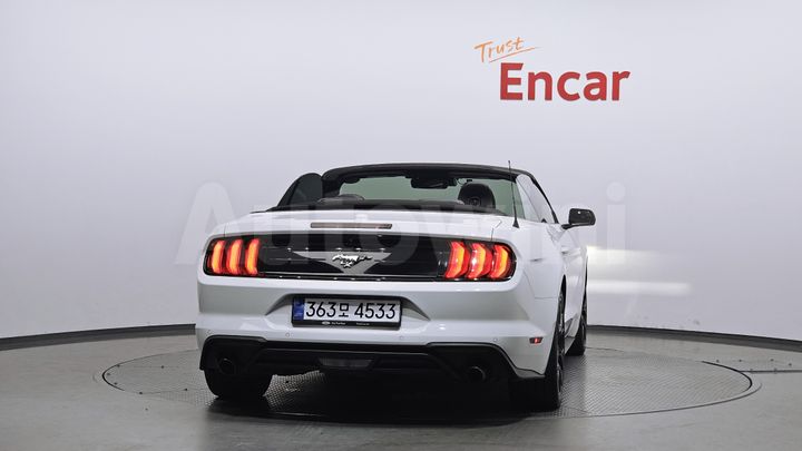 Ford Mustang 2021 — 4