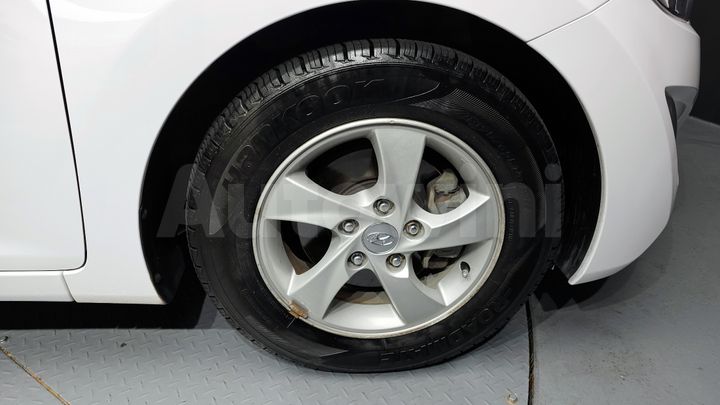 Hyundai Avante 2015 — 5