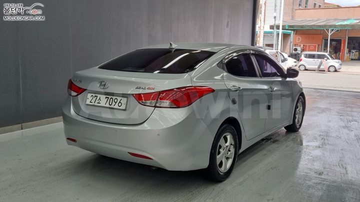 Hyundai Avante 2011 — 2