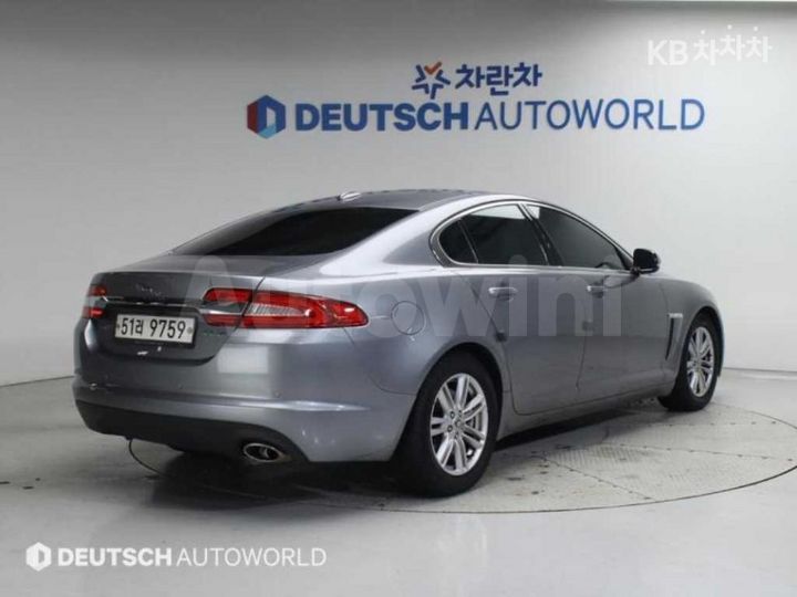 Jaguar XF 2012 — 2