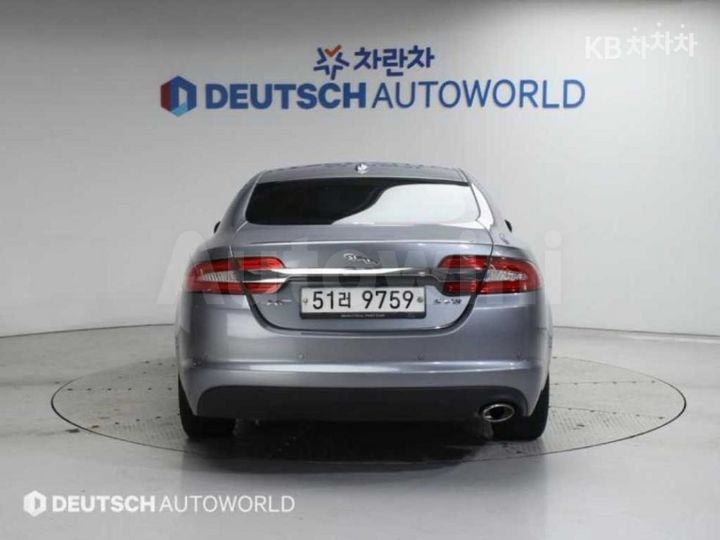 Jaguar XF 2012 — 4