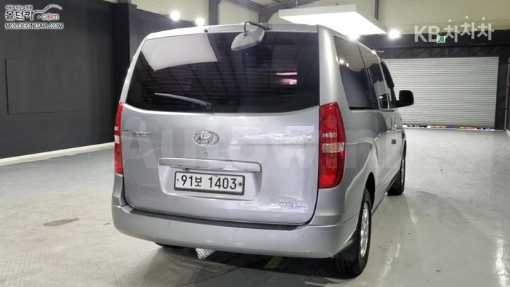 Hyundai Starex