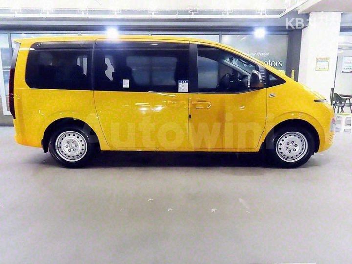 Hyundai Staria 2025 — 3