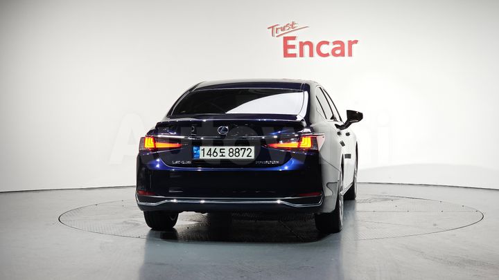 Lexus ES 2022 — 4